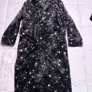 Sonoma Starry Black and White Fleece Robe Kids/Teen medium